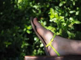 Sandały damskie – obuwie idealne?