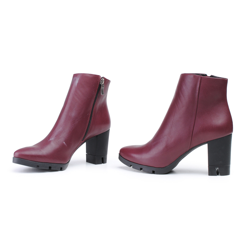 Z czym nosić bordowe botki?